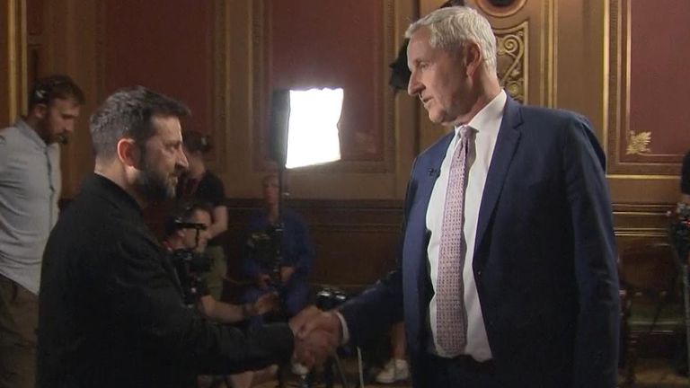 Sky's Mark Austin se setká s Volodymyr Zelskyy