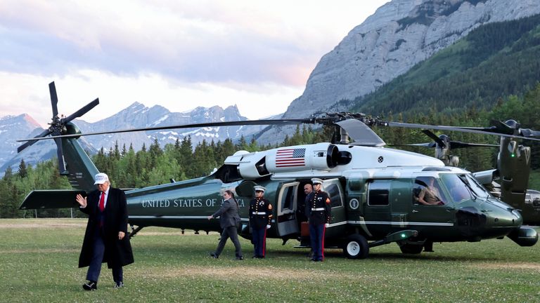 Prezident Trump dorazil do Rocky Mountain Resort na Marine One. Pic: Reuters
