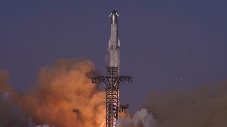 Mega Rocket Starship SpaceX je zkušebním letem z Starbase, Texas, úterý 27. května 2025. (AP Photo/Eric Gay)