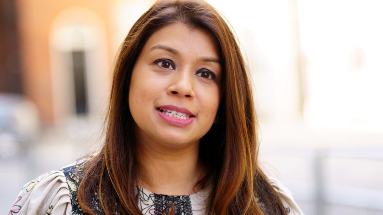 SOUBOR POTO DOBROVÁNÍ 13/5/24 TULIP SIDDIQ MP mimo 10 Downing Street, Central London. Ministr financí Tulip Siddiq opustil vládu, řekl č. 10. Datum vydání: Úterý 14. ledna 2025.