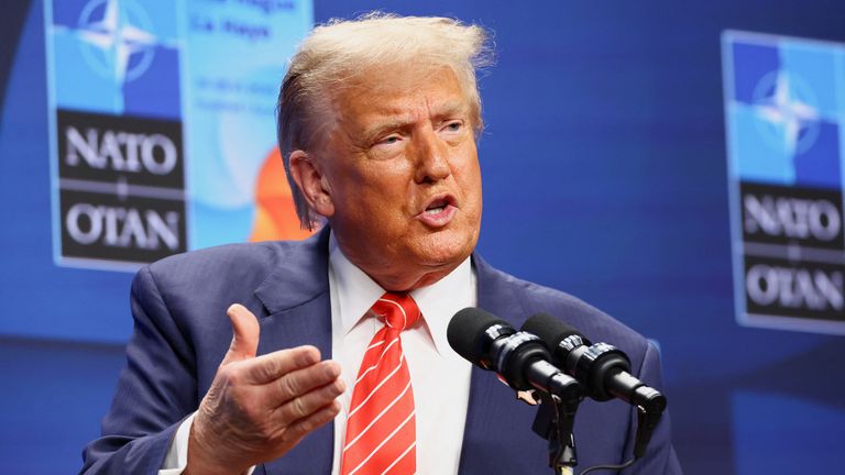 Americký prezident Donald Trump hovoří během tiskové konference na summitu NATO v Haagu v Nizozemsku 25. června 2025. Reuters/Piroschka V