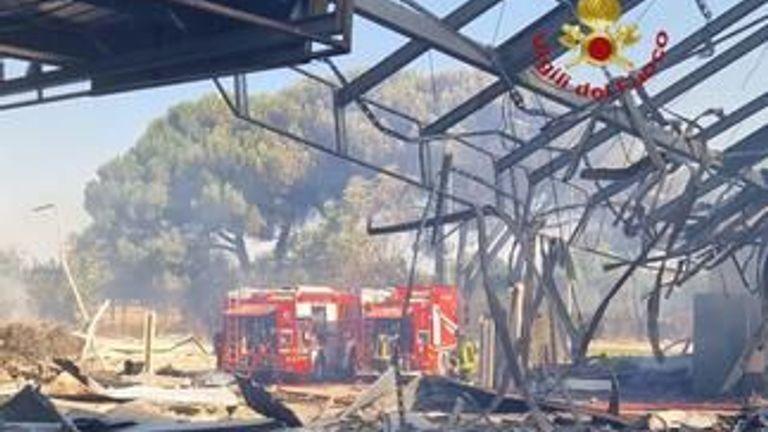 Vrak stanice benzínu. Pic: Vigili del Fuoco 