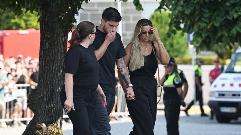 Portugalský Ruben Neves dorazí na pohřeb Diogo Jota a Andre Silva, který se koná v Igreja Matriz de Gondomar ve městě Gondomar poblíž Porto. Ve čtvrtek ráno zemřel spolu s mladším bratrem Andre Silvou v Liverpoolu a Portugalsku. Datum obrázku: Sobota 5. července 2025. Fotografický kredit by měl číst: PA Wire.