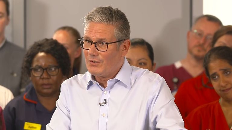 Keir Starmer hovoří ve východním Londýně pro 77. výročí NHS