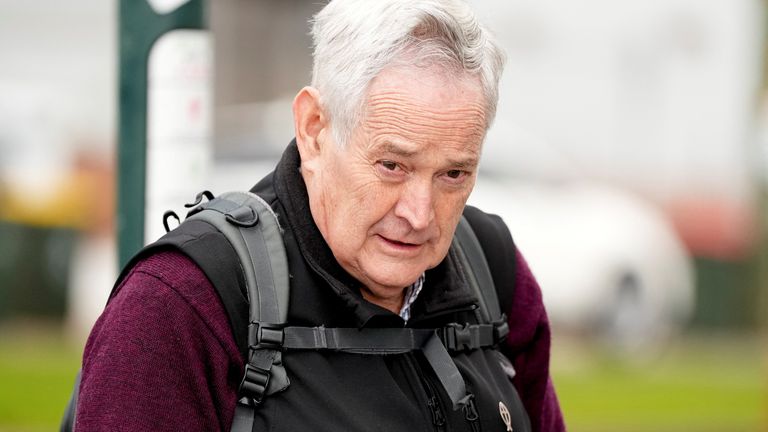 Ctihodný Ian Wilkinson dorazí k soudu. Pic: Reuters