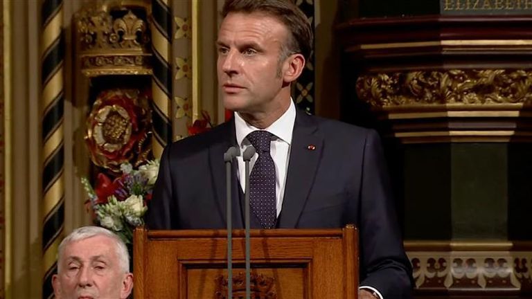 Macron oslovení parlamentu