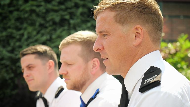 PC Luke Holden (vlevo), PCSO Tim Parry (Center), Sgt Greg Gillespie (vpravo) nominovaný na policejní odolnost ceny