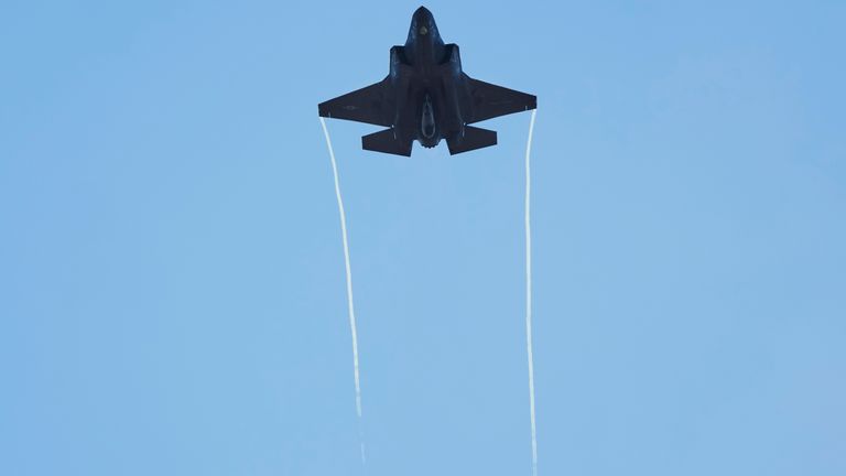 Australský stíhací letoun Airforce F35 se účastní cvičení Talisman Saber 2025.  Pic: Ap