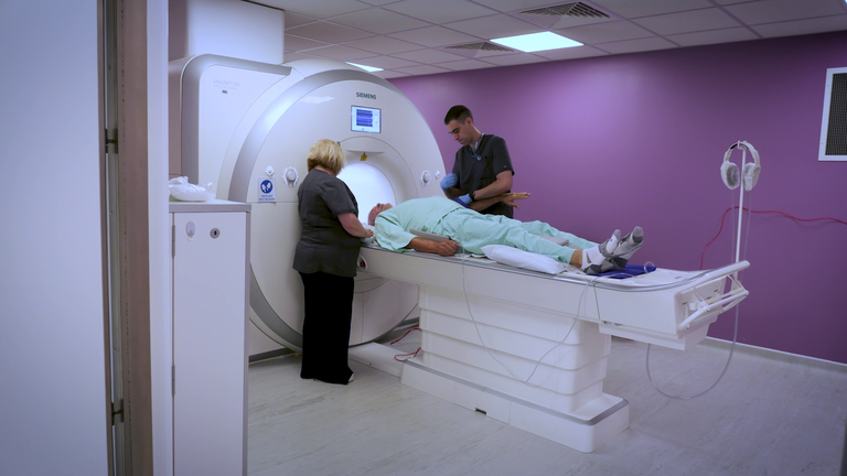 Steve, dobrovolník v britském projektu Biobank, podstoupil skenování MRI
