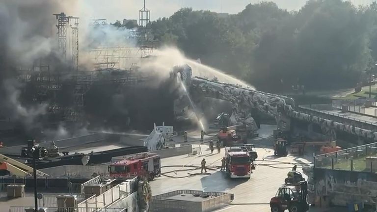   Oheň, který zničil hlavní scénu na místě Festivalu Tomorrowland v Belgii