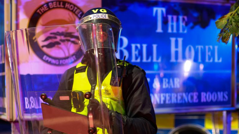 Ozbrojená policie v Eppingu, Essex. Pic: Uknip