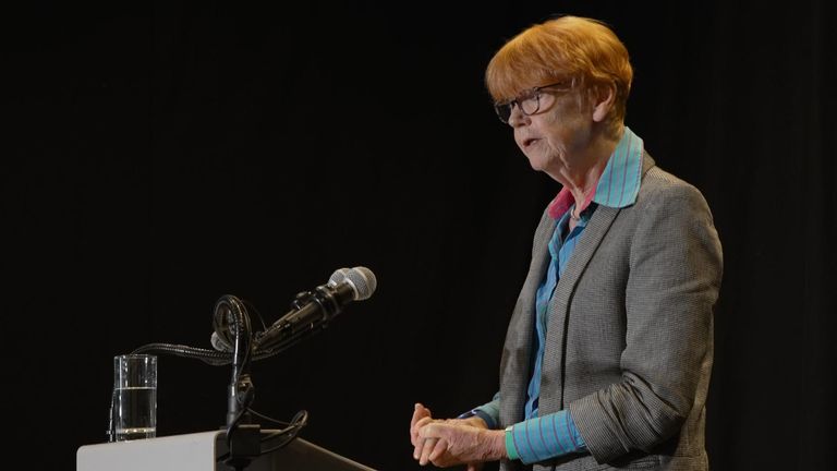 Dame Vera Baird z Bairdova dotazu na GMP