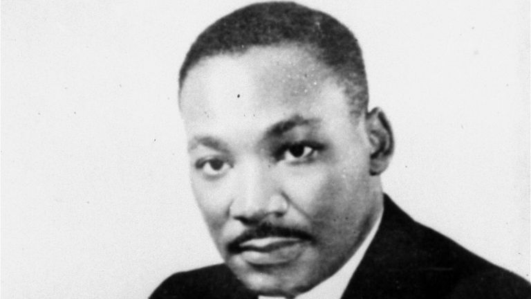 Vedoucí občanských práv Dr. Martin Luther King, Jr., je zobrazen v nedatovaném portrétu. Umístění neznámé. (AP foto)