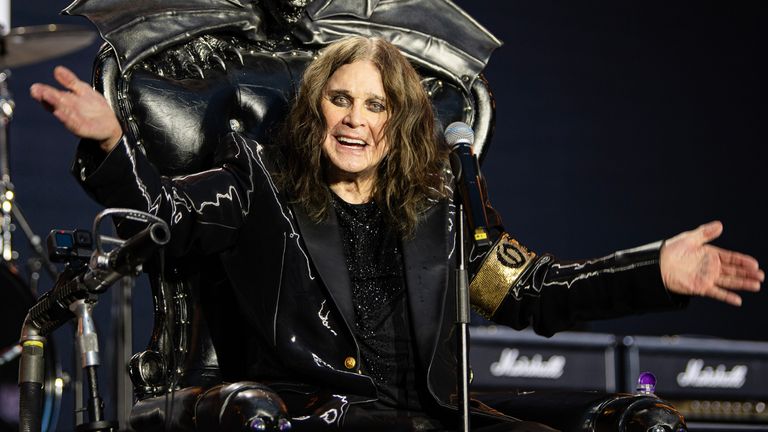 Ozzy na pódiu během jeho posledního představení. Pic: Ross Halfin