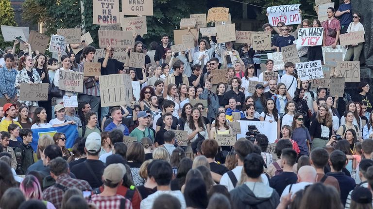Ukrajinci protestují proti nově schválenému zákonu, který omezuje nezávislost protikorupčních institucí.  Pic: Reuters