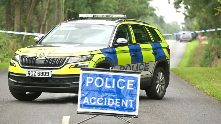Scéna v oblasti Drummeer Road v Maguiresbridge, Co Fermanagh, poté, co dva lidé zemřeli a dva lidé byli vážně zraněni při střeleckém incidentu. Datum obrázku: Středa 23. července 2025. Foto kredit by měl číst: Oliver McVeigh /PA Wire 