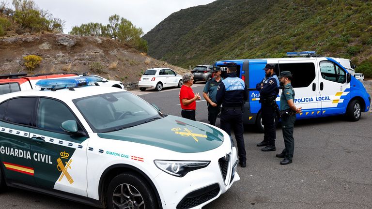 Obrázek: Reuters Guardia Civil Agents and Policions Organize hledání mladého Britského Jaye Slatera v Masca Ravine, na ostrově Tenerife, Španělsko, 26. června 2024. Reuters/Borja Suarez