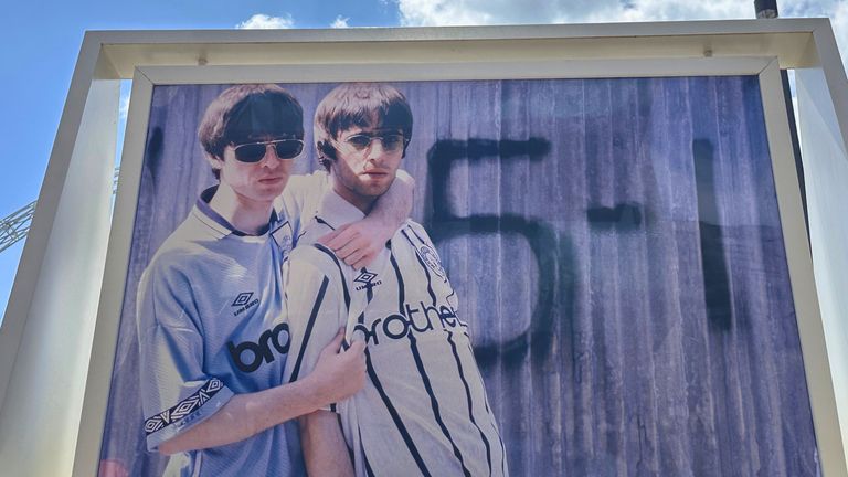 Fotografie pořízené Kevin Cummins jsou vystaveny ve Wembley Parku po celé léto
