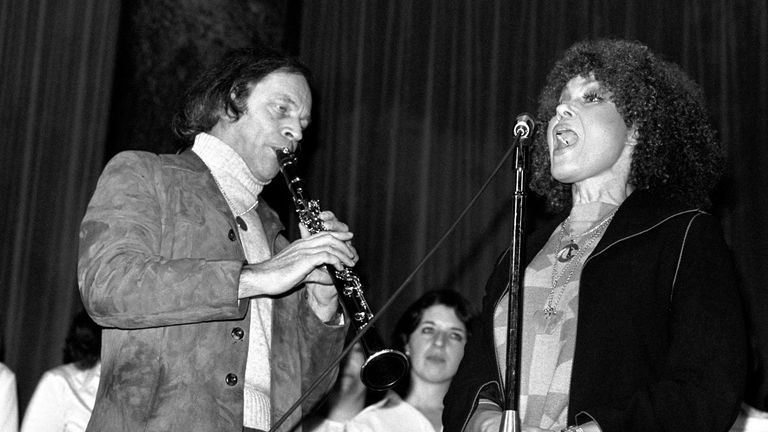 Dankworth a Laine společně na pódiu během koncertu County Hall v roce 1978. Obrázek: PA