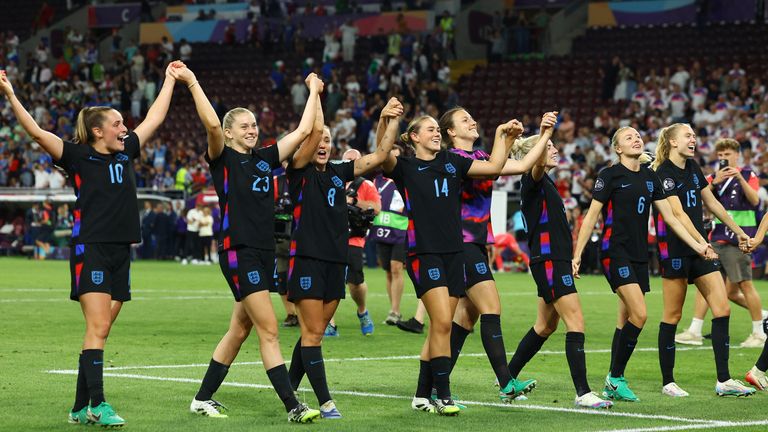 Anglie slaví po porážce Itálie v semifinále žen Euro 2025. Pic: Reuters
