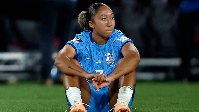 Fotbalový fotbal - FIFA Women's Světový pohár Austrálie a Nový Zéland 2023 - Final - Španělsko v Anglii - Stadion Australia, Sydney, Austrálie - 20. srpna 2023 Anglie Lauren James vypadá po ztrátě finálního agentury Světového poháru/Amanda Perobelli