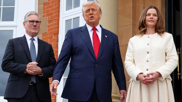 Americký prezident Donald Trump se setká s britským premiérem Keir Starmerem a jeho manželkou Victoria Starmer v den bilaterálního setkání na TR