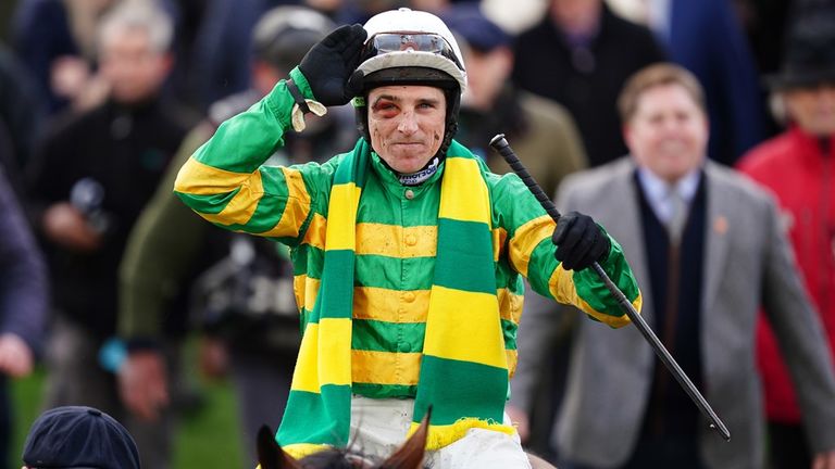 Harry Skelton na palubě nového lva v Cheltenhamu. Pic: Pa