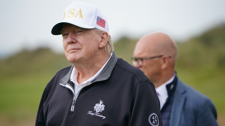 Americký prezident Donald Trump se účastní otevření Trump International Golf Links, nové golfové hřiště prezidenta na majetku Menie v 