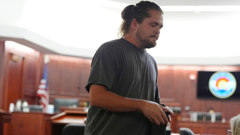 Toliver Craig se vrací na své místo poté, co učinil prohlášení o dopadu oběti. Pic: Ap
