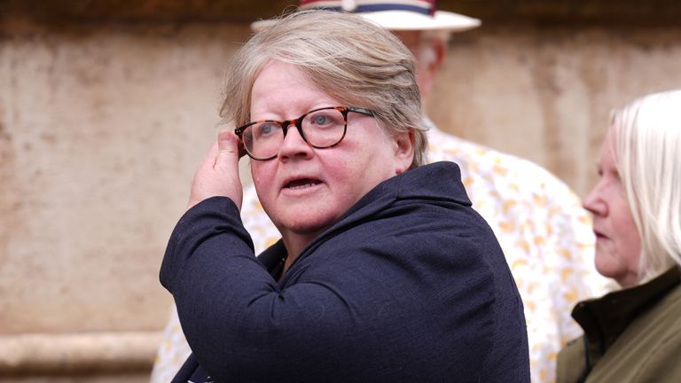 Therese Coffey se účastní pohřbu lorda Normana Tebbita v katedrále St Edmundsbury v Bury St Edmunds. Bývalý ministr kabinetu zemřel 7. července ve věku 94 let. Datum obrázku: Čtvrtek 31. července 2025. Foto kredit by měl číst: Joe Giddens/PA Wire