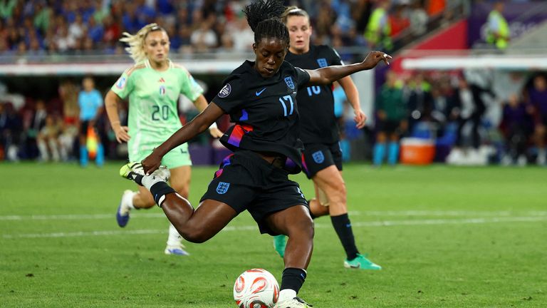 Michelle Agyemang skóroval ekvalizér Anglie. Pic: Reuters