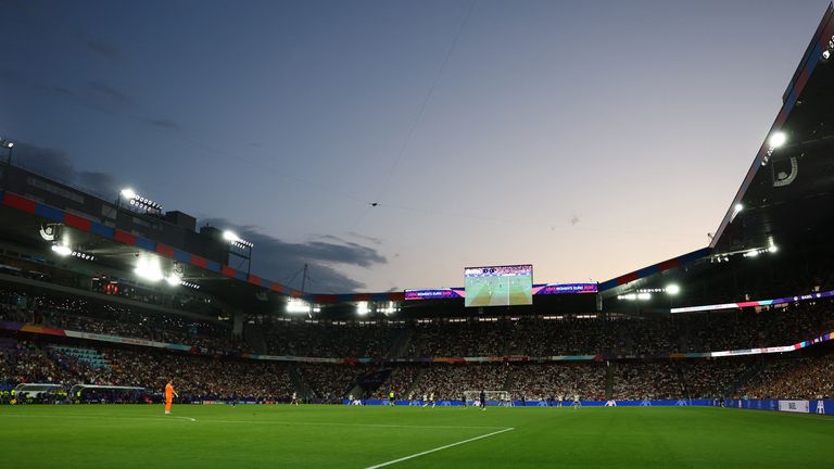 Fotbalový fotbal - UEFA Dámské euro 2025 - čtvrtletní finále - Francie v Německo - St. Jakob -Park, Basel, Švýcarsko - 19. července 2025 Generál Vie