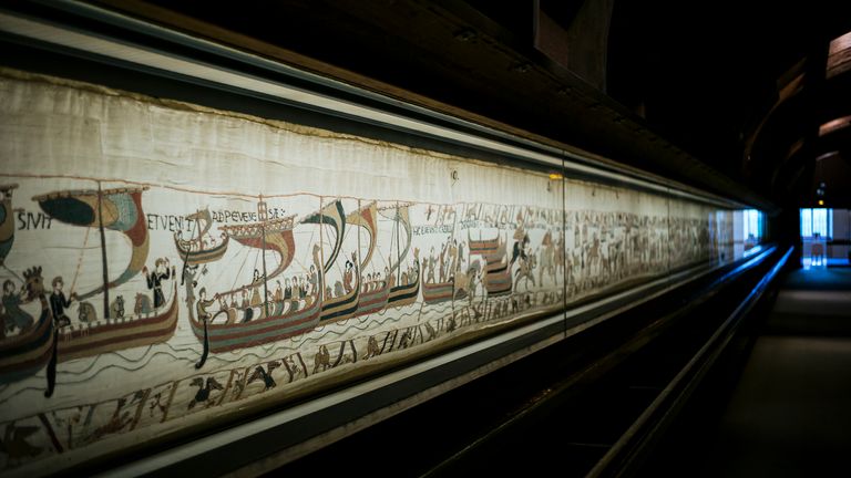 11. století Bayeux Tapestry Chroning the Norman Conquest of Anglie. Pic: Ap