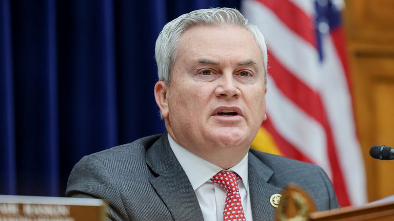 Předseda výboru pro dohled nad dohledem James Comer (R-KY) hovoří během slyšení výboru pro dohled a odpovědnost v rámci HO v rámci HO
