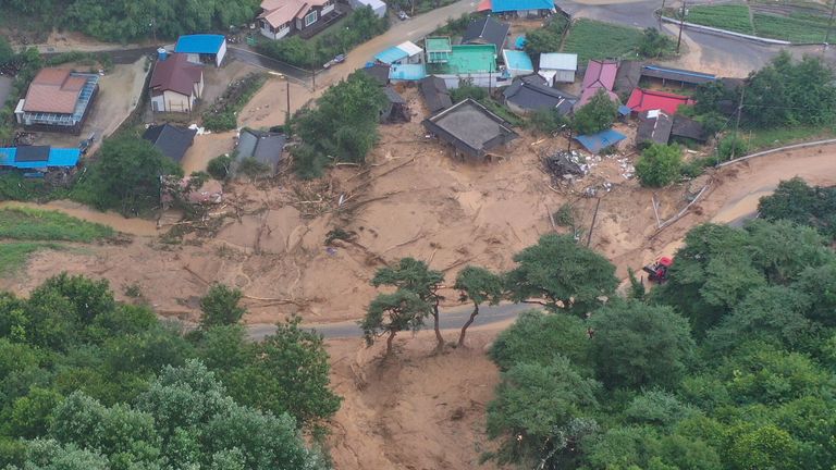 Domy se zhroutily z sesuvu v Sancheongu, obrázek: Kim Dong-Chun/Yonhap přes AP