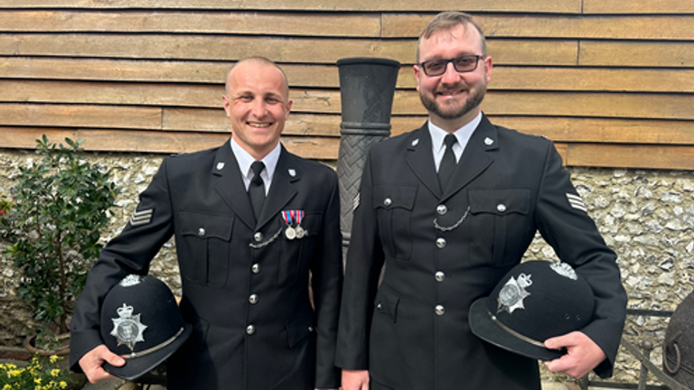 Seržant Craig Lees a seržant Matthew Seekings, kteří jsou nominováni na cenu statečnosti. Pic: Sussex Police