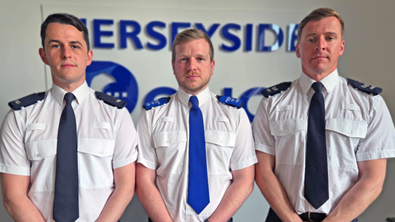 PC Luke Holden (vlevo), PCSO Tim Parry (Center), Sgt Greg Gillespie (vpravo) nominovaný na policejní odolnost ceny