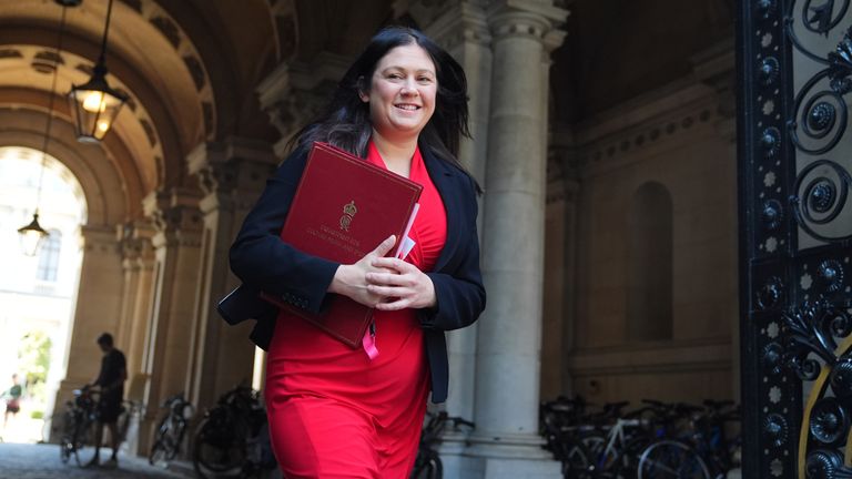 Státní ministr pro kulturu, média a sportovní Lisa Nandy přichází na Downing Street v Londýně na schůzku kabinetu. Datum obrázku: Úterý 13. května 2025.