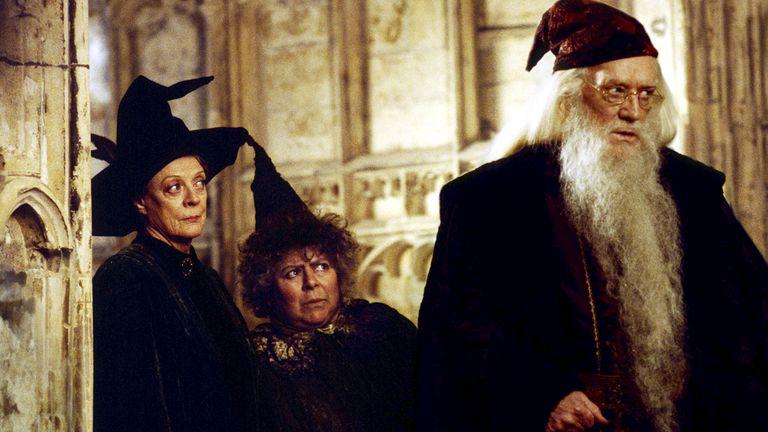 LR: Dame Maggie Smith, Miriam Margolyes a Richard Harris v Harry Potter a Tajemná komora. Obrázek: Okryjte obrázky přes AP