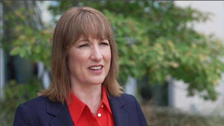 Rachel Reeves na slzách PMQS