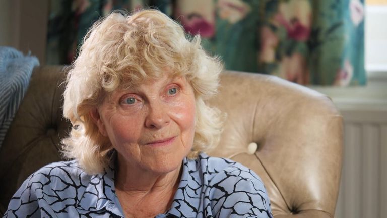 Jo Hamilton OBE, vysoce postavená aktivista a bývalá sub-post-post-postmistres