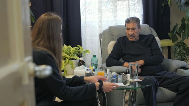 Ashish Joshi následoval jeden tým, který se pokoušel zlepšit zdravotní výsledky mezi těmi, kteří propadli trhlinami.