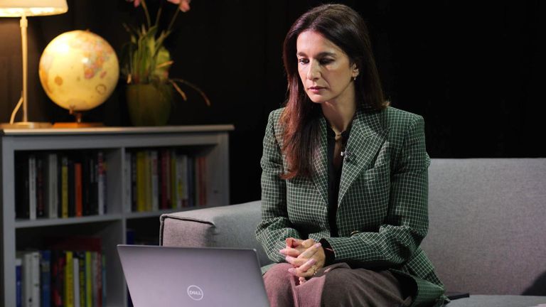Oběť úniku dat, která odhalila detaily Afghánců, kteří během války pracovali s britskými silami, hovoří s Sky's Yalda Hakim.  .