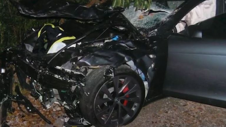 Tesla model S zobrazený po havárii. Pic: NBC/Florida Highway Patrol