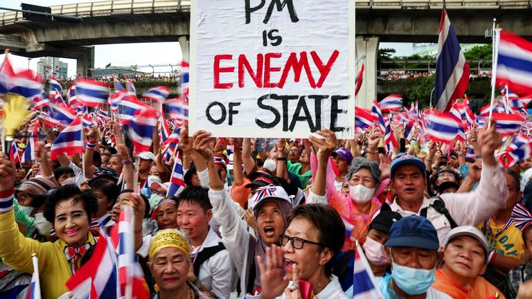 Protestující se o víkendu shromáždili v Bangkoku. Pic: Reuters 
