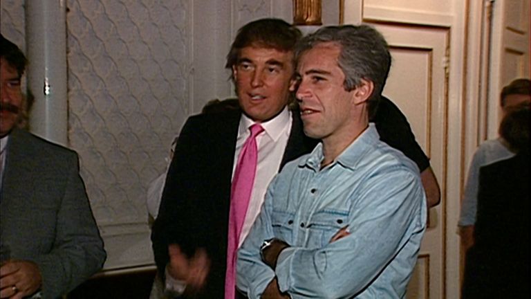 Elon Musk řekl, že Donald Trump se objevuje v souborech týkajících se zneuctěného pedofilů Jeffrey Epstein.