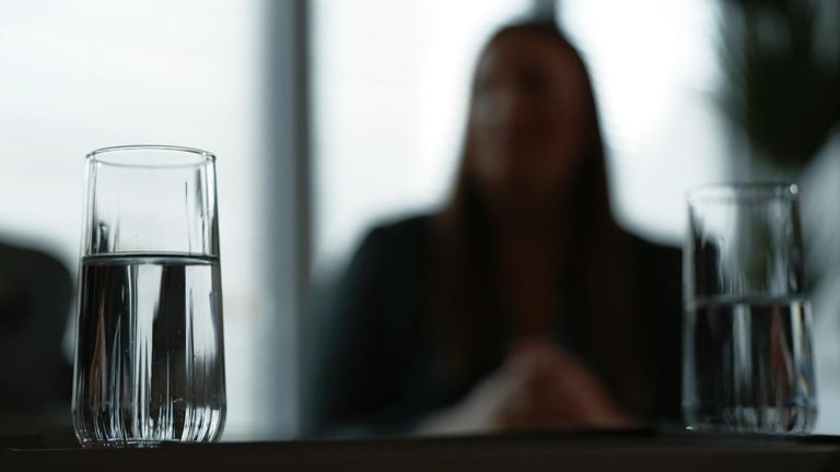 „Maria“ řekla, že se s ní zacházelo jako s kusem masa GMP