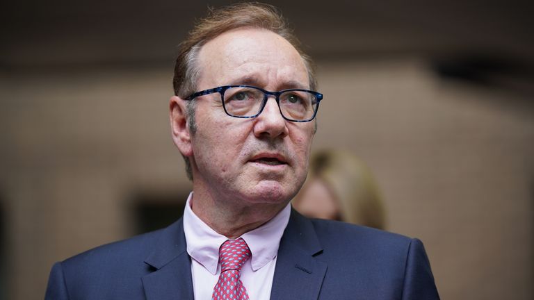 Kevin Spacey mimo korunní soud Southwark 