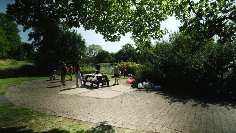 BBQ pro mladé pečovatele v Haverfordwest ve Walesu