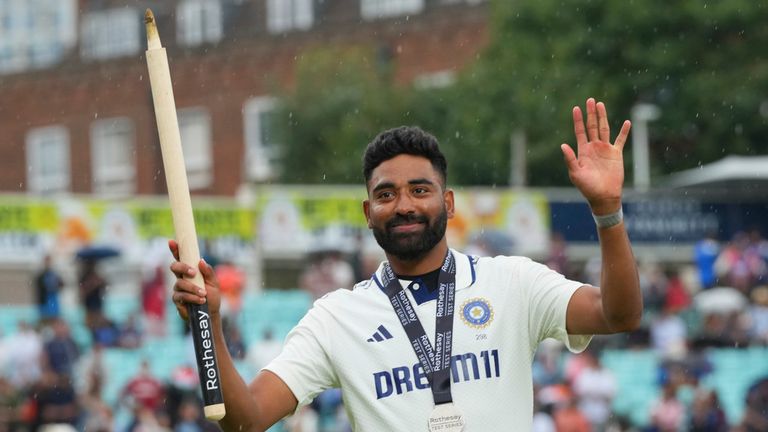 Mohammed Siraj dostane hráče zápasu. Pic: Ap